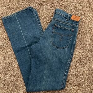 Vintage Levi’s Blue Women's Movin‎ On Jeans